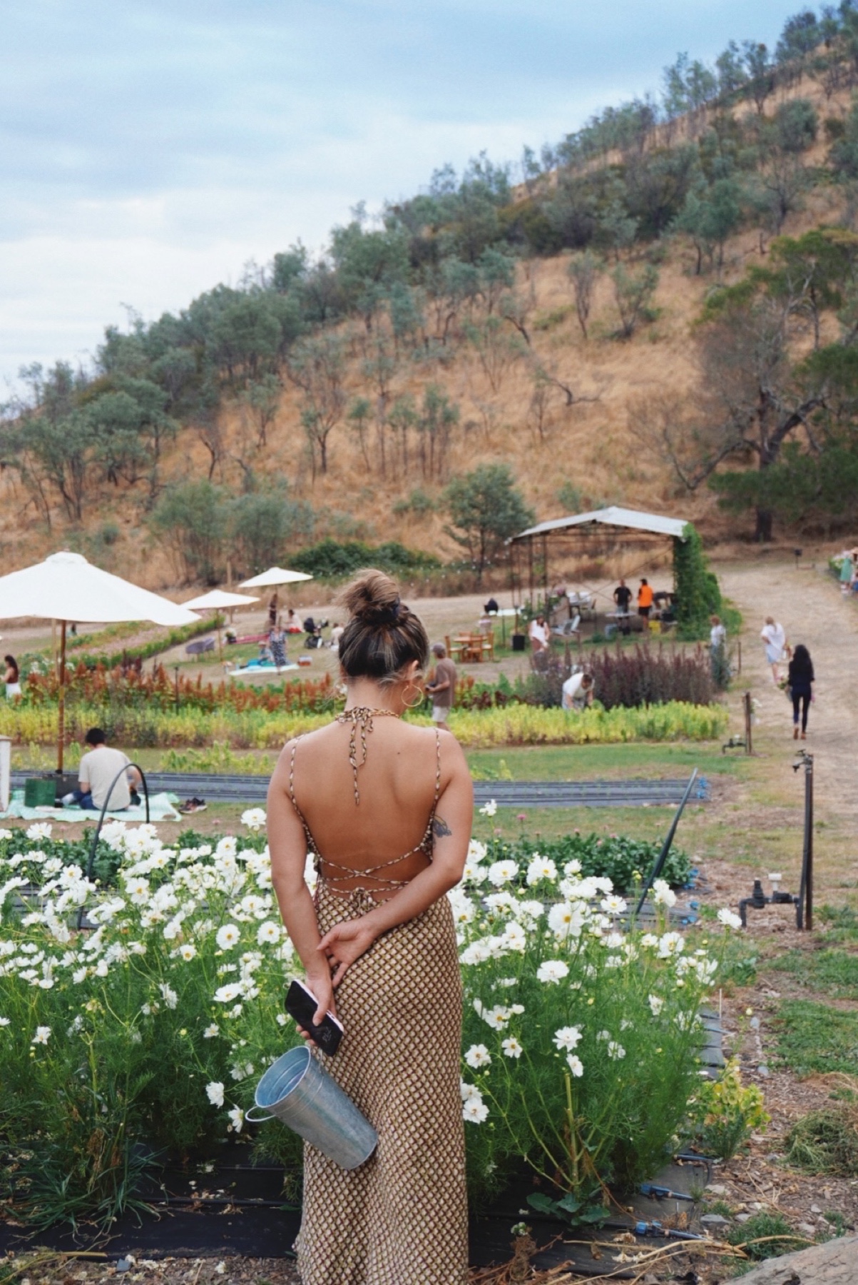 Sugar Bee Flowers visits flower farm picking picnic in Flowerdale, Bloom into You