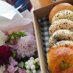 Mother's Day package with sparkling wine and small bouquet