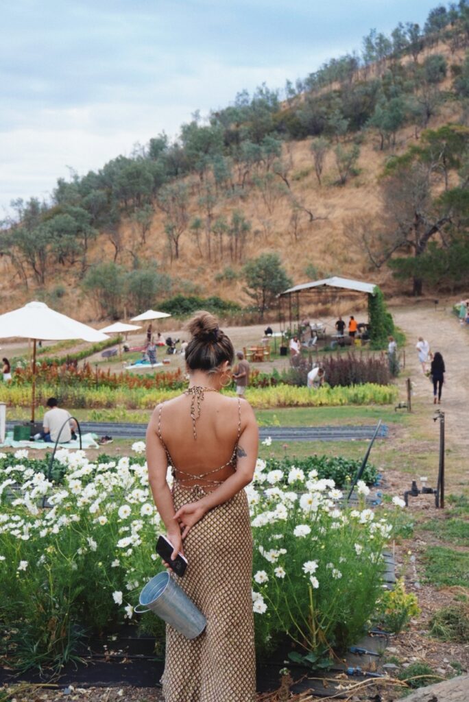 Sugar Bee Flowers visits flower farm picking picnic in Flowerdale, Bloom into You